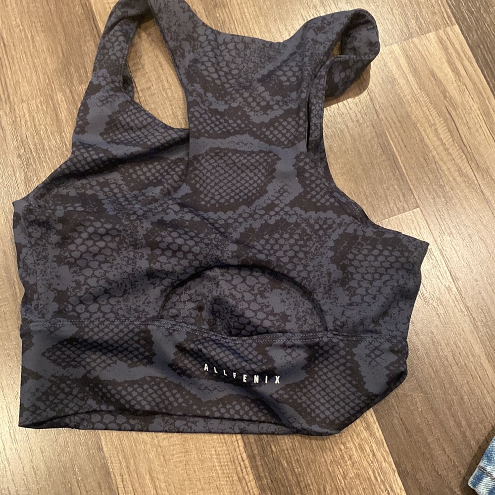 Patterned Racer Back Workout Top - Picture 2 of 4